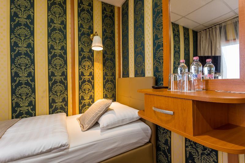 Onriver Hotels - Grand Jules Budapest Esterno foto
